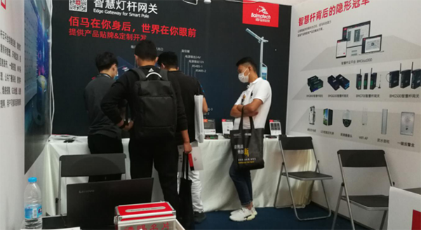 华林优配科技展位.png